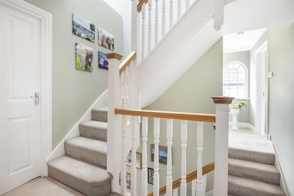 FIRST FLOOR LANDING