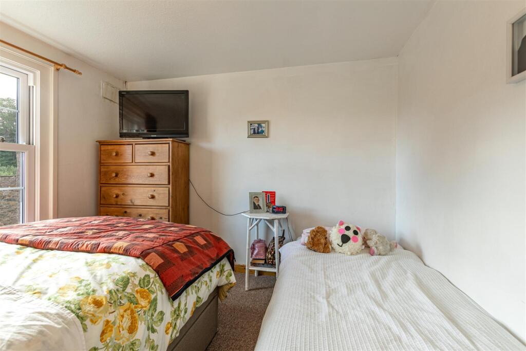 16 Morrow Gardens Melrose 24.JPG