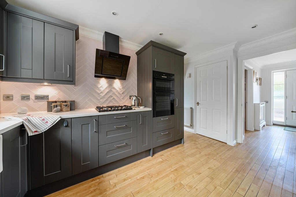 24681c7f7d928991289305arw24