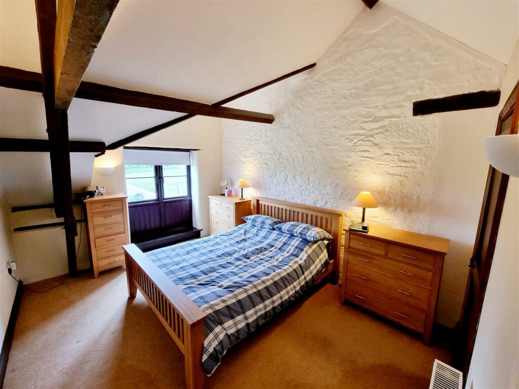 Bed 1.jpg