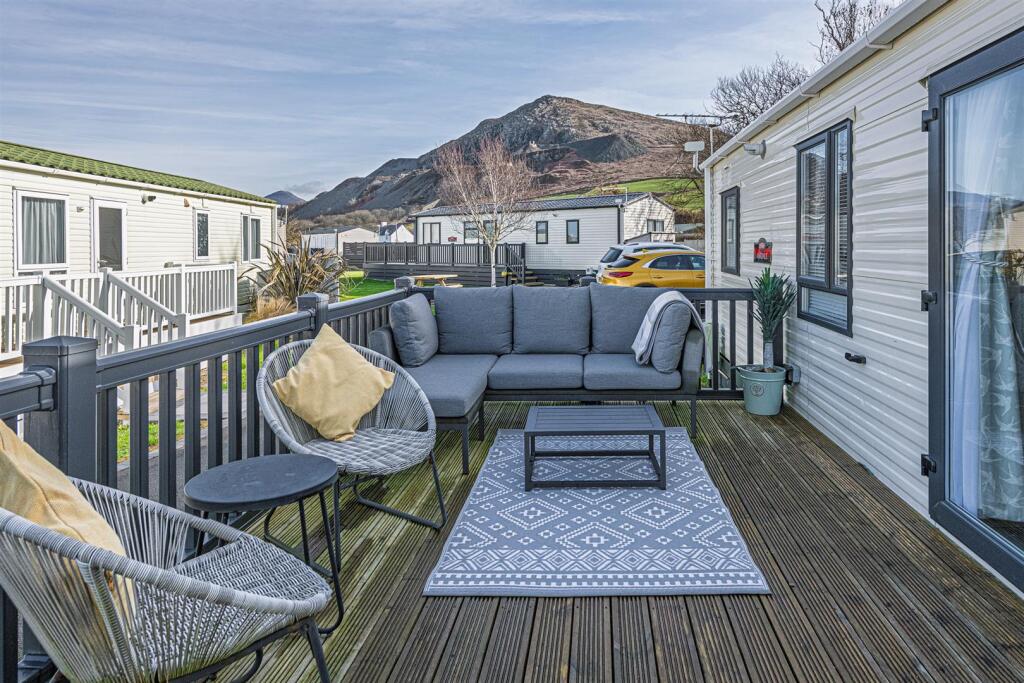 Y4-ABERAFON-PARK-EXTERNAL-3.jpg