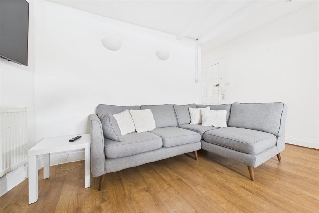 Flat A, 284 Gloucester Road, Horfield, Bristol BS7