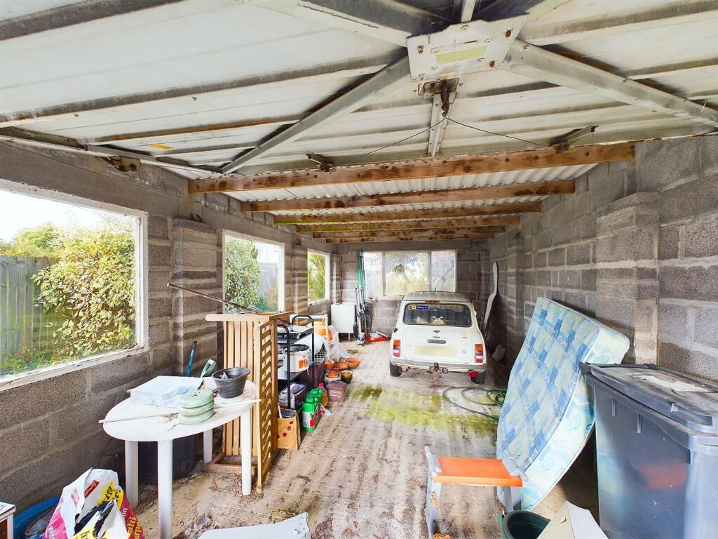 11 - Semi-detached House for Auction, Whitchurch.j