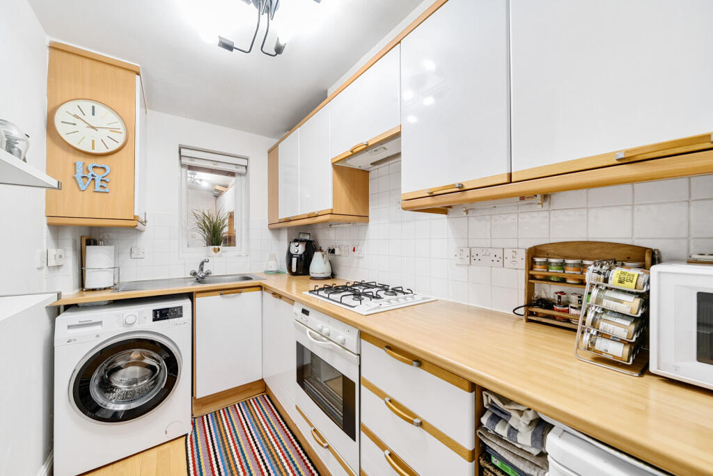 1310819-15-685288...