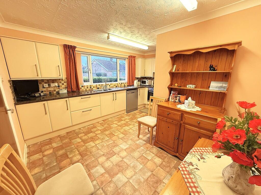 KITCHEN DINER 1
