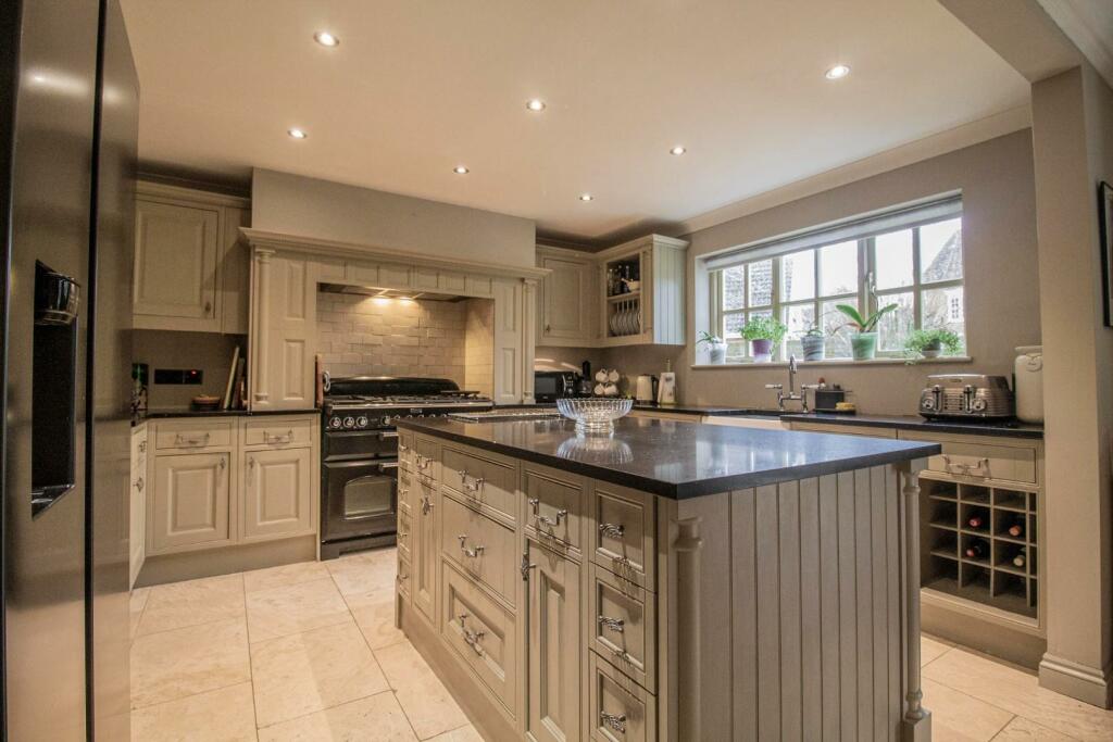 4 Bear Meadow, Beyton [Kitchen Island] 02.jpg