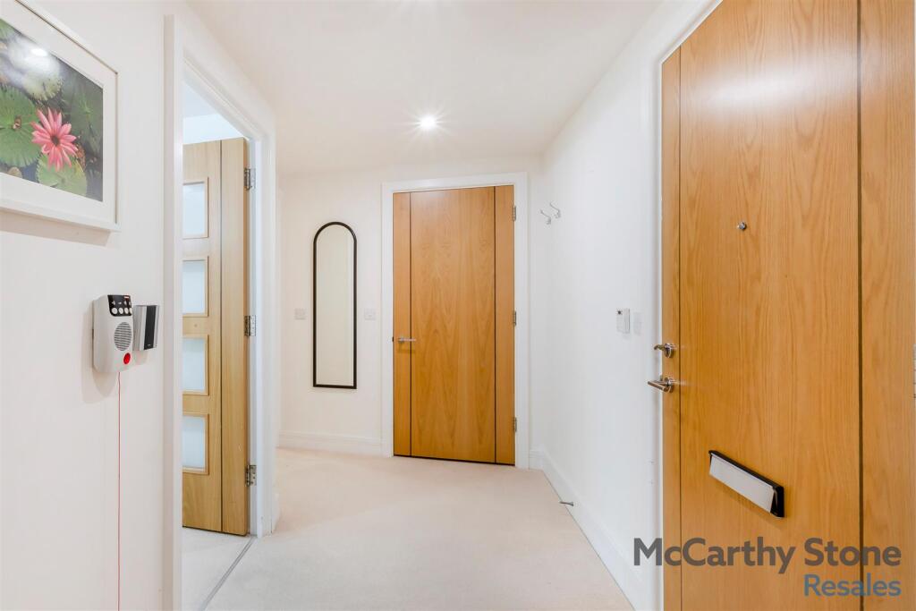 8657633-interior06.jpg