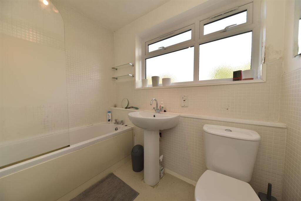 bathroom2.JPG