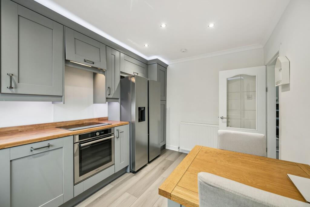 Kitchen / Dining Area