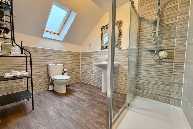 Main Bedroom En-Suite