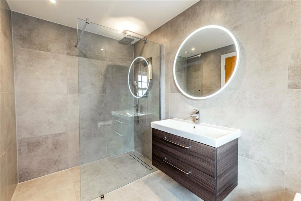 Ensuite
