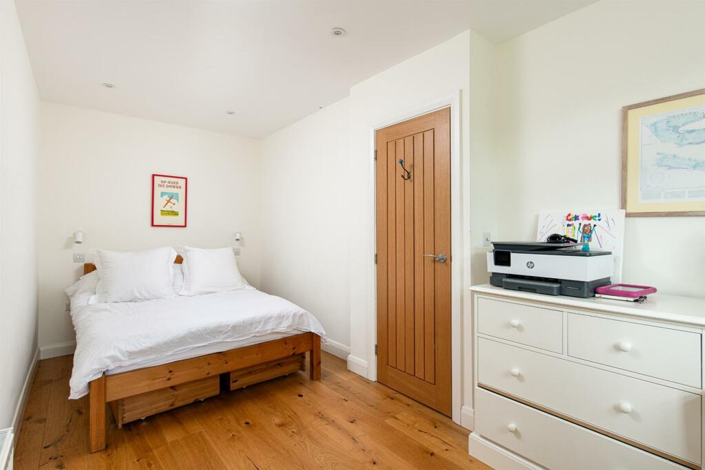 Bedroom4.jpg