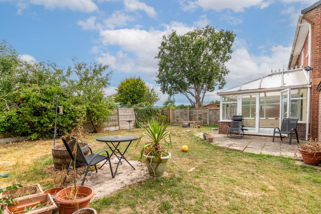 6 Chelmsford Driv...