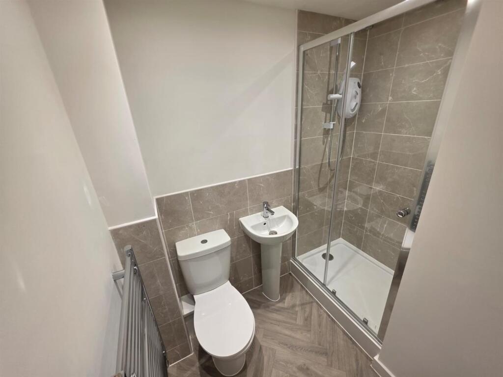 ensuite.jpg