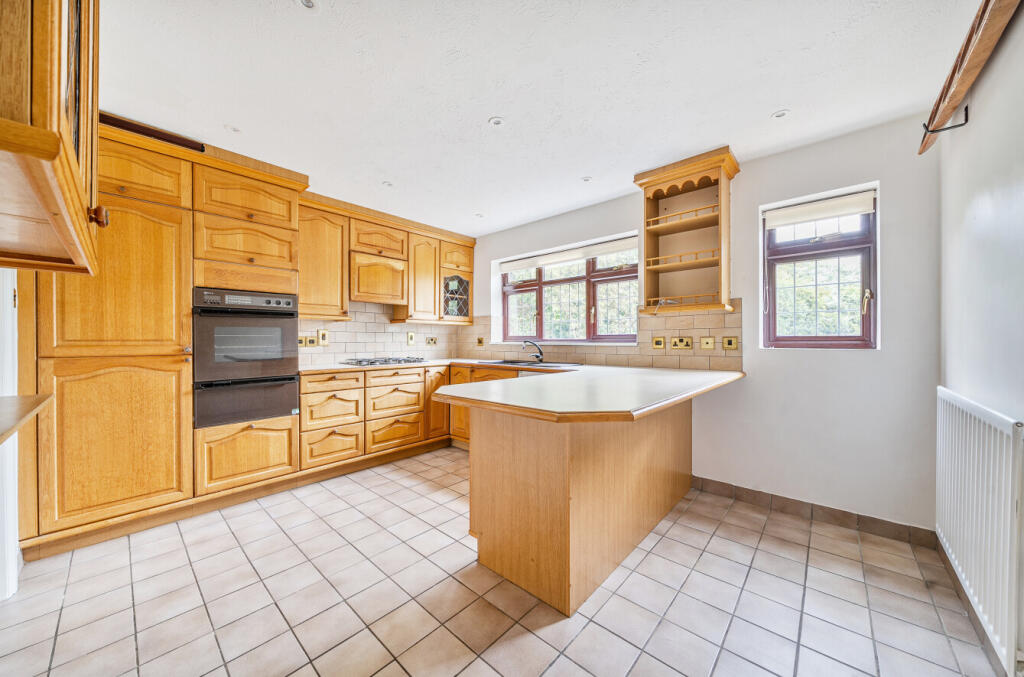 1681cb9e777e271289935arw1