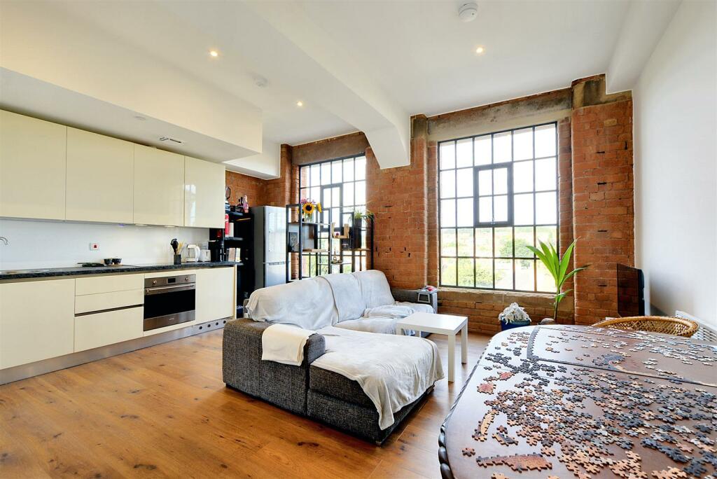 Kitchen Living_1.jpeg