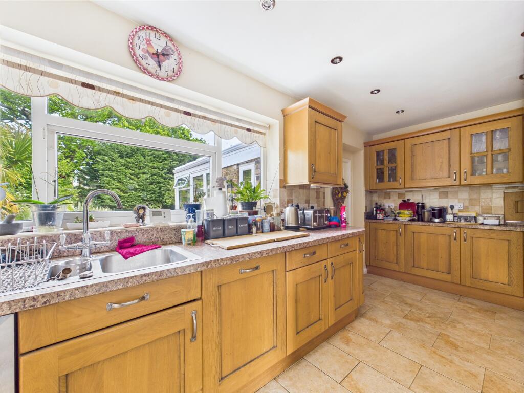 CAM01354G0-PR0500-STILL001