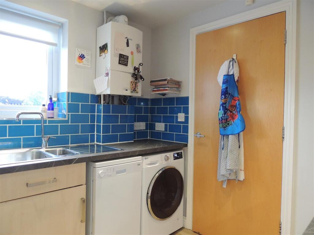 Kitchen 3.JPG