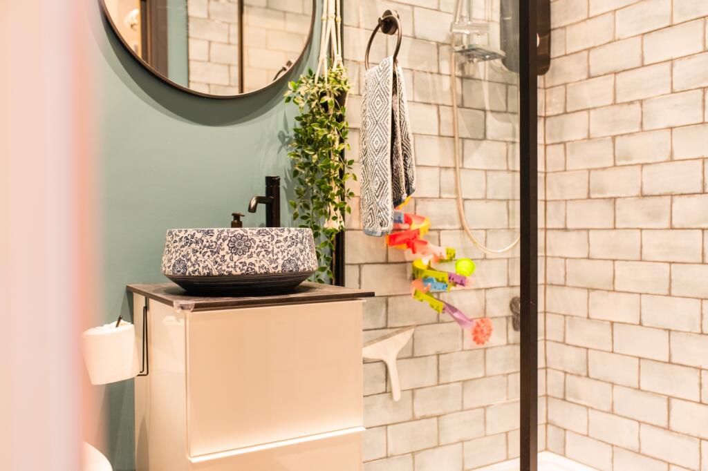 Award-winning Media team on EVERY Listing_50