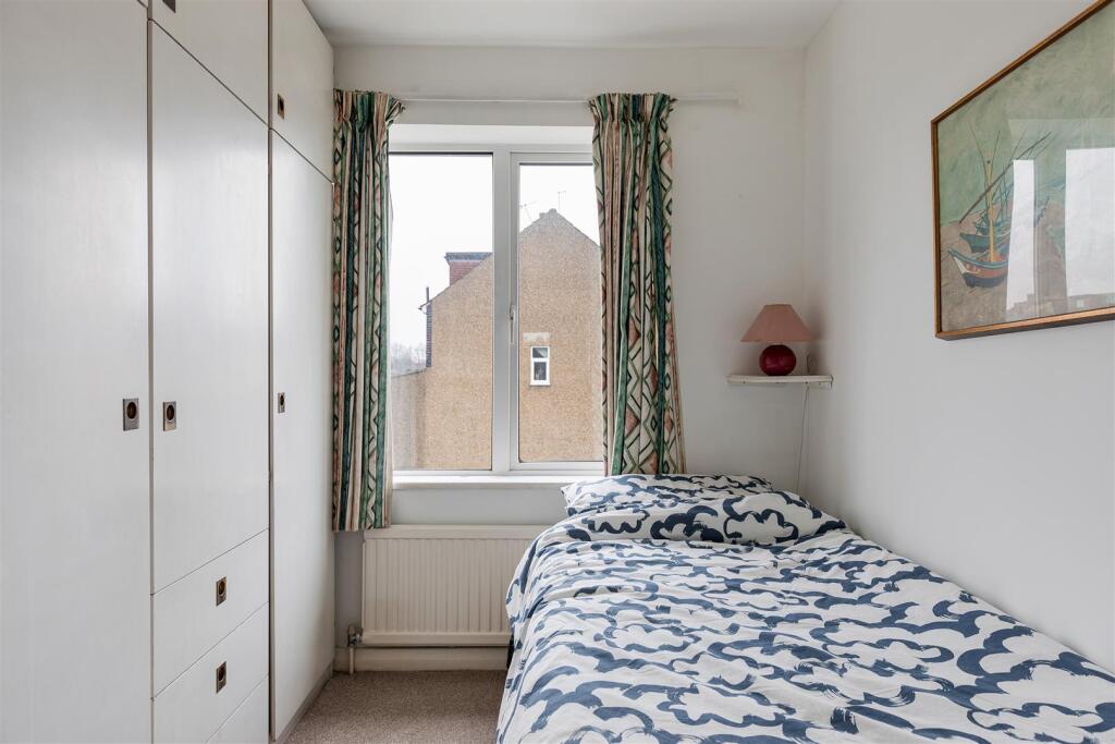 Harman Close, E4