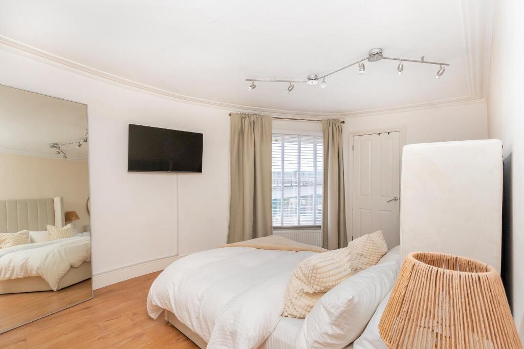 F21GHCN - Bedroom K.jpg