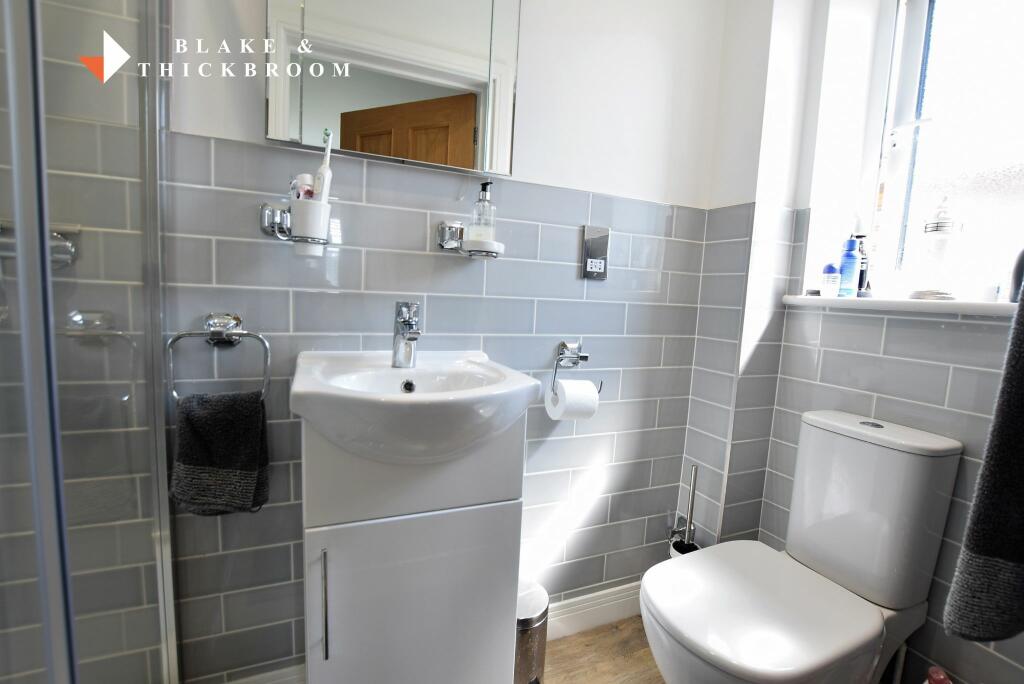 EN SUITE SHOWER ROOM
