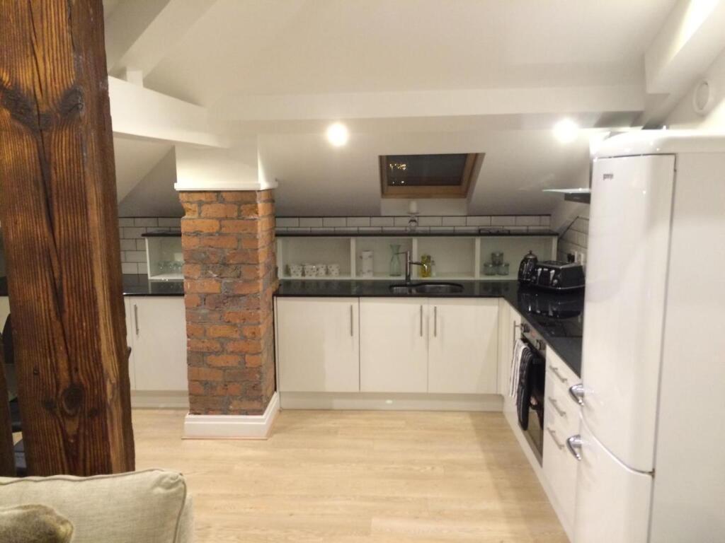 Apartment 6, 74 New Briggate - 13.JPG