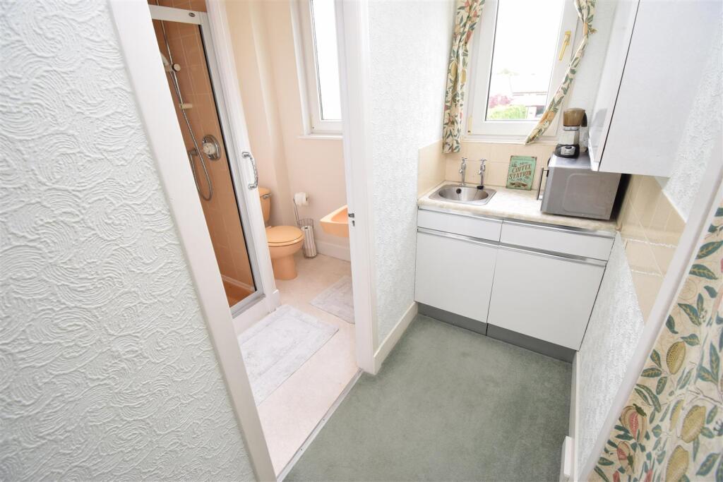 ANNEX SHOWER ROOM (2).JPG