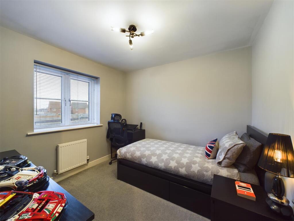 BEDROOM 2
