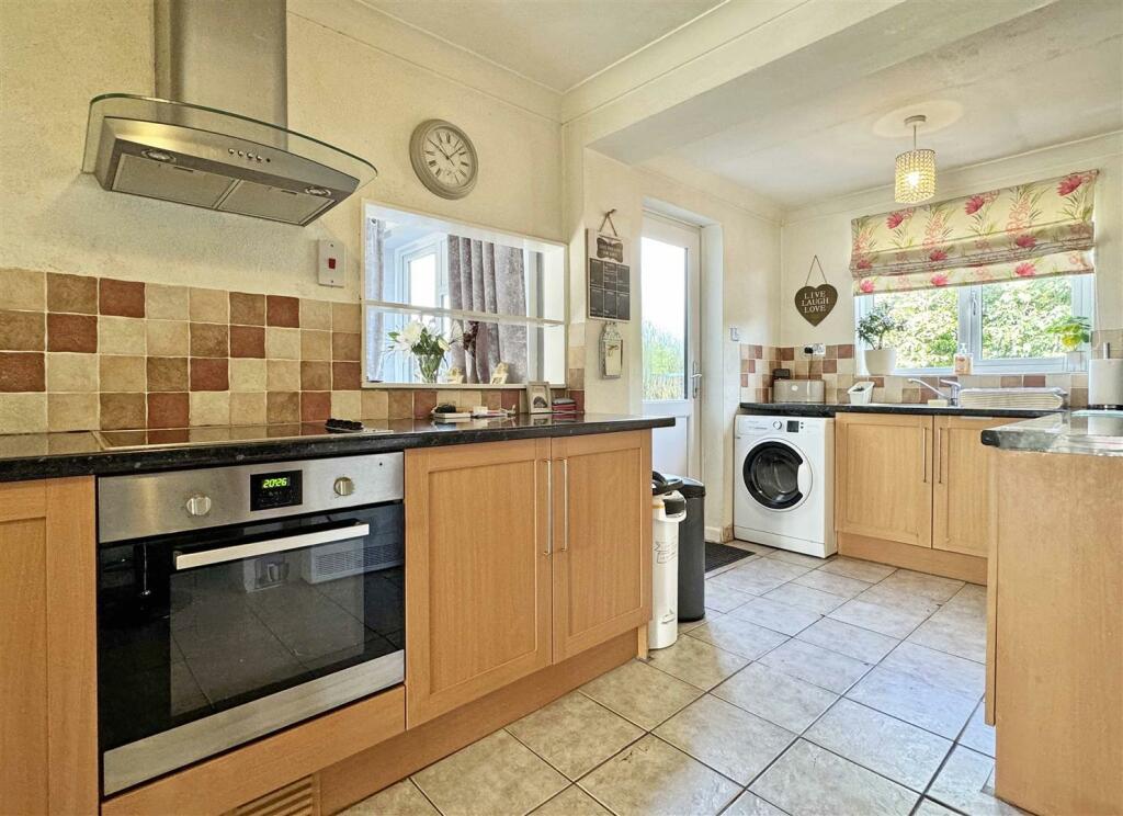 Kitchen c.jpg