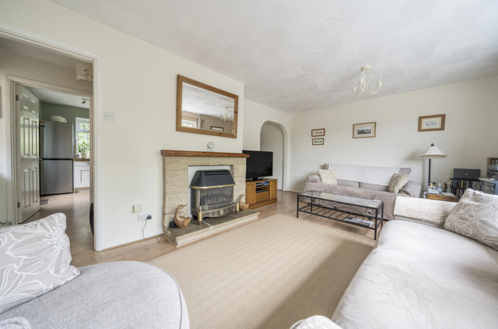 1303458-11-683ed8...