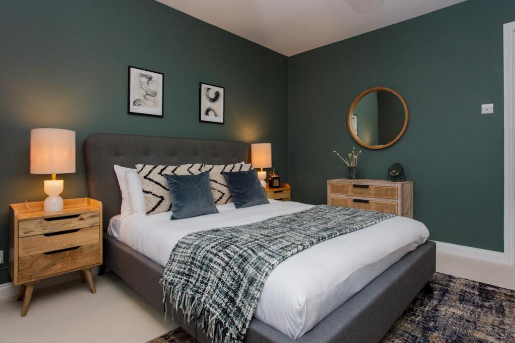 13 Yarlington Court-LR-11.jpg