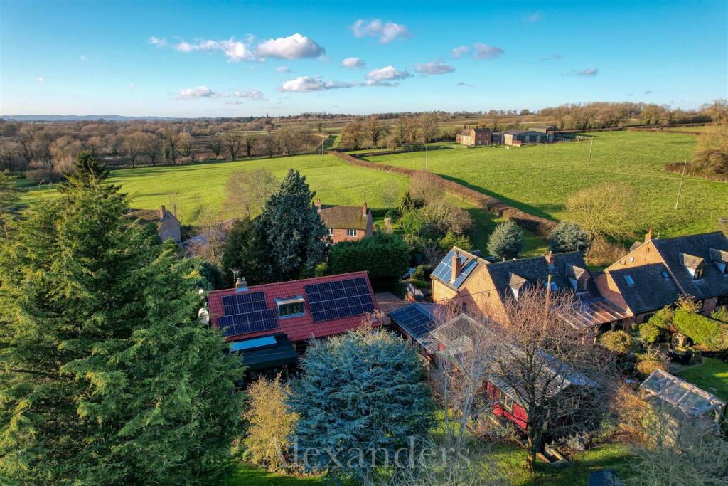 14 Highfield End-02.jpg