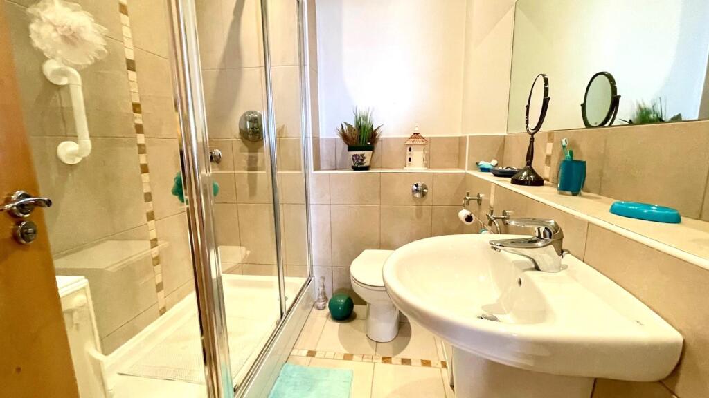 EN-SUITE THREE PIECE SHOWER ROOM