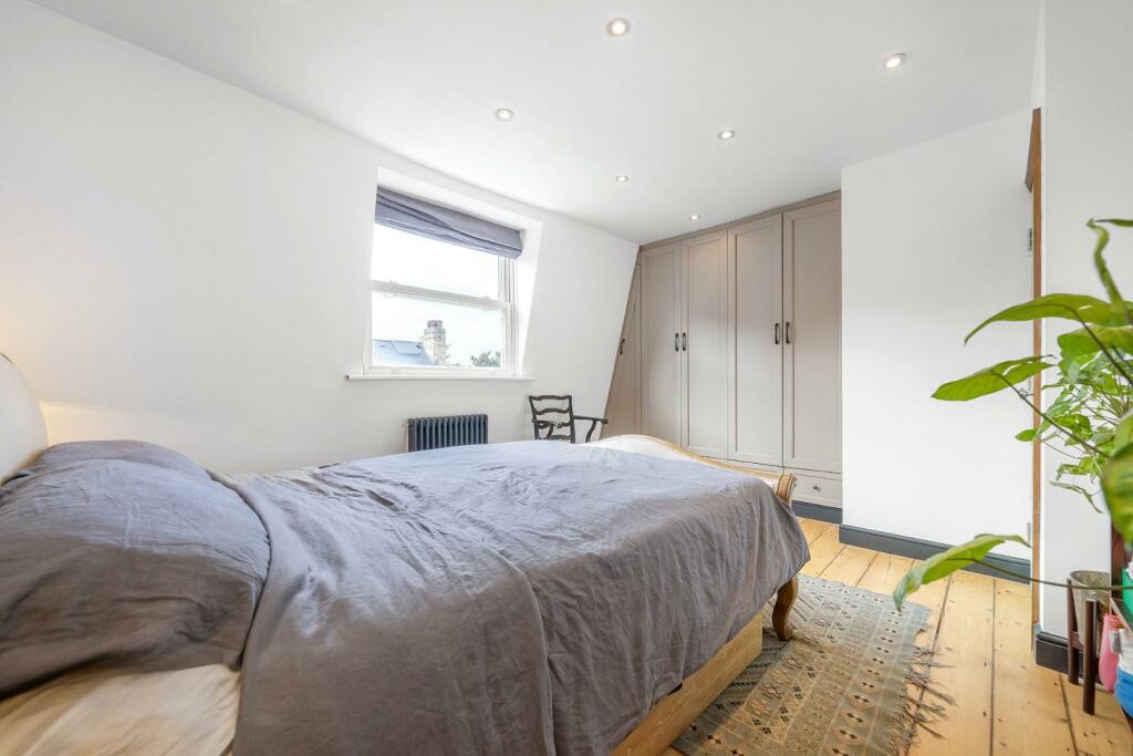 Bedroom 1 (2).jpg
