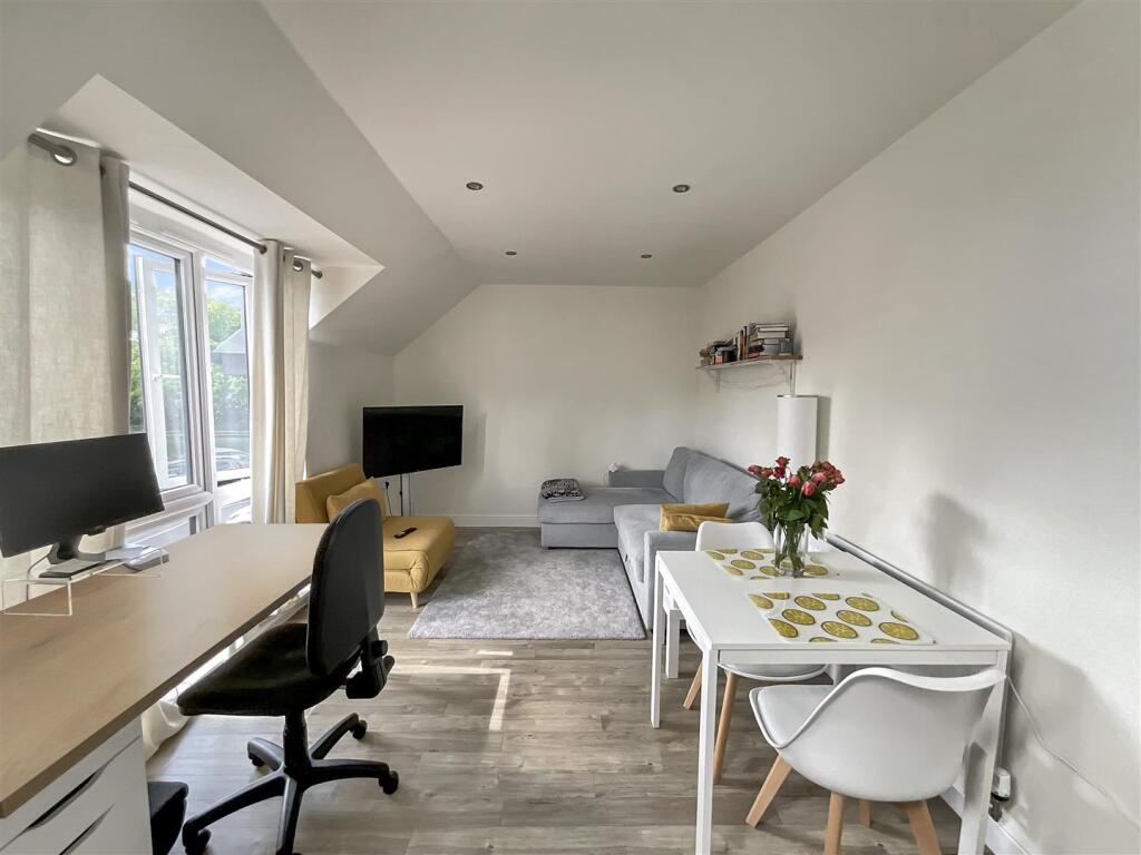 Lounge/Kitchen
