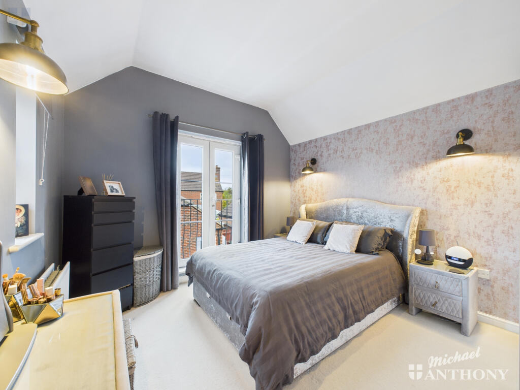 CAM03218G0-PR0798-STILL009