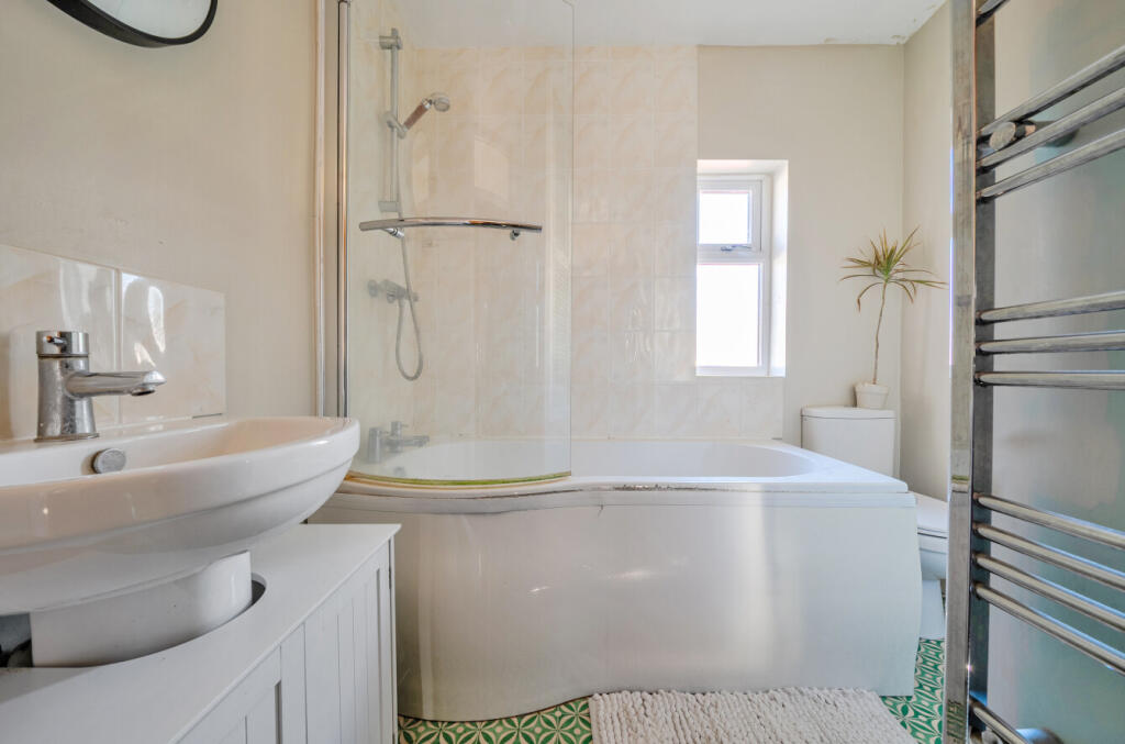 1382651-5-691b178...