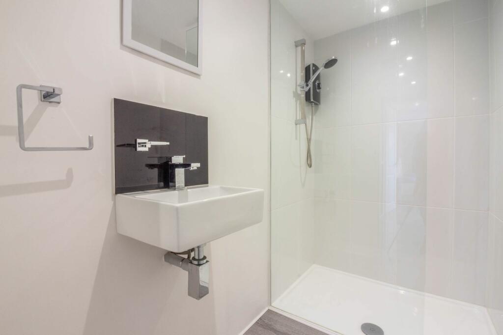 SHOWER ROOM