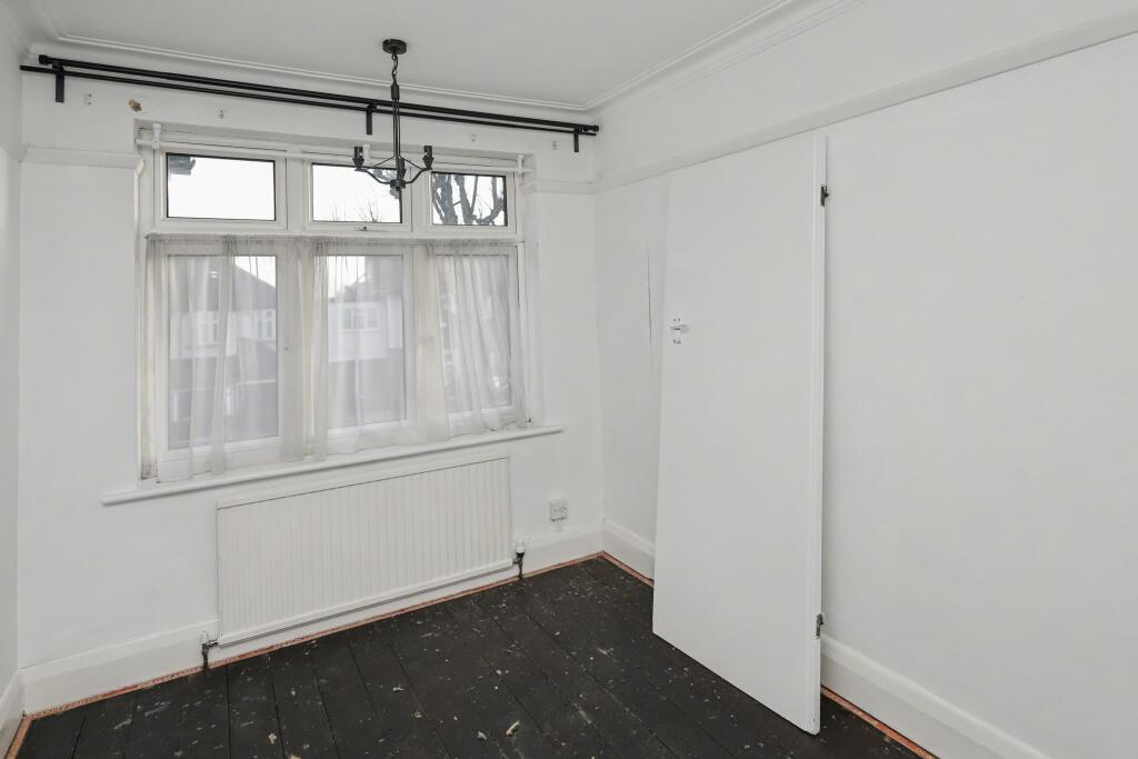11 Church Crescent, London N20 0JR