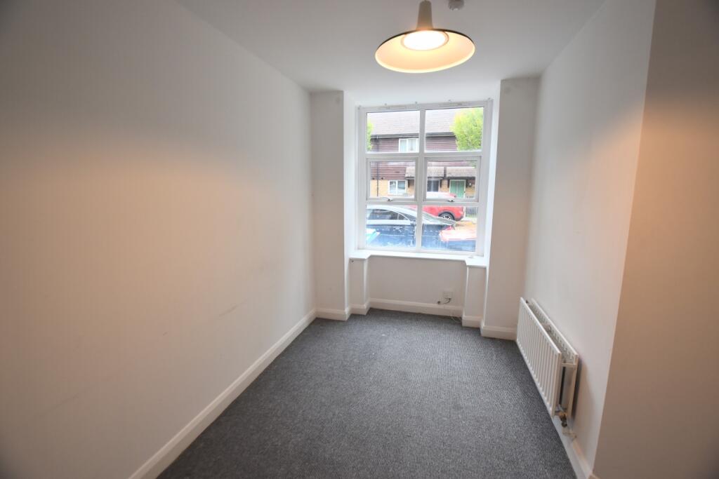 36 Radstock Crescent lounge