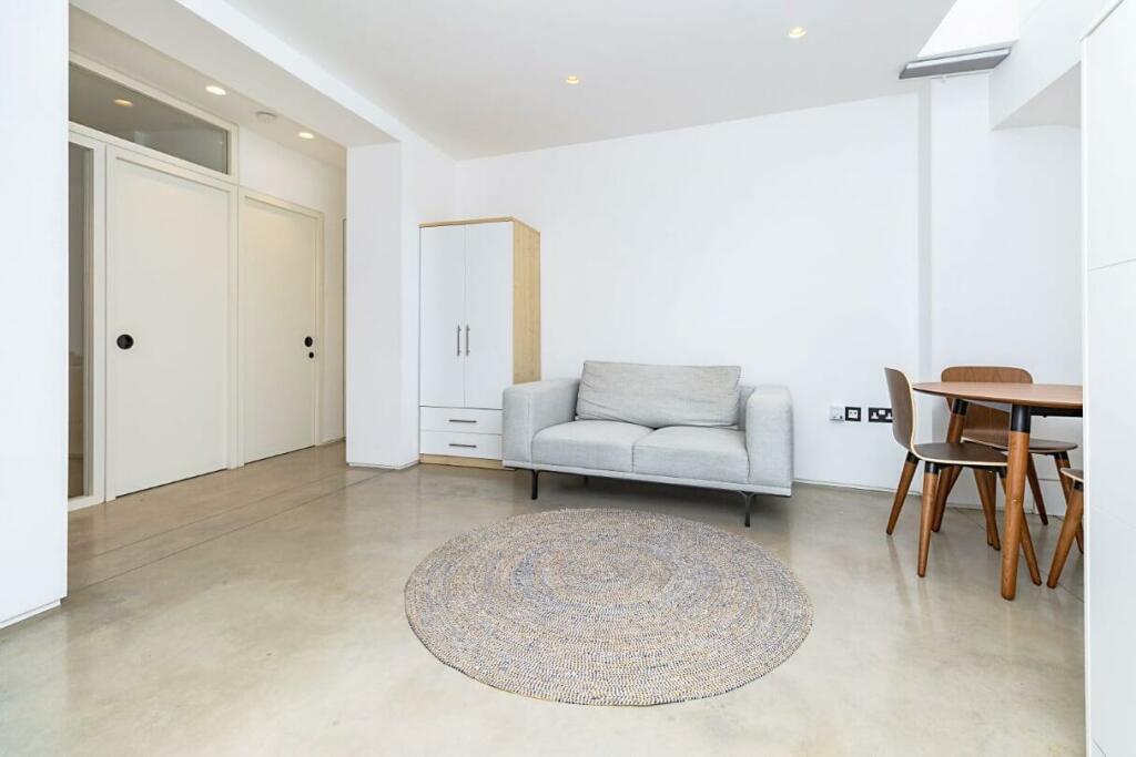 living room 4.jpg