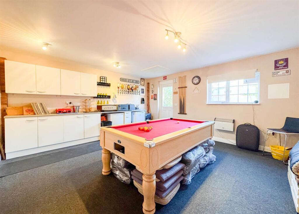 GAMES ROOM