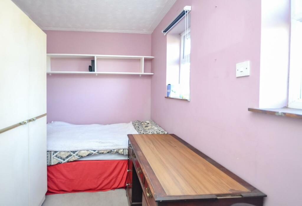 downstairs bedroom .jpg