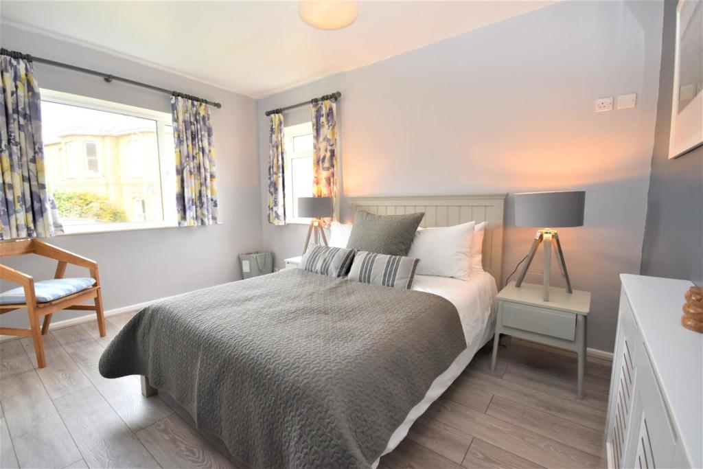 Bedroom 2.JPG