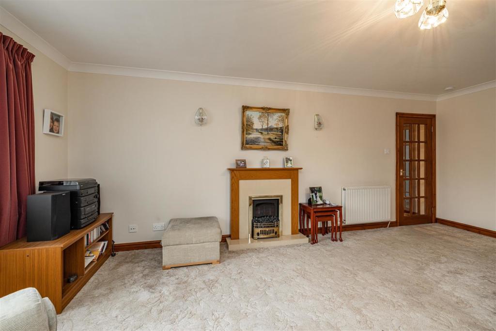 2 Kingsknowe Gardens Galashiels 10.JPG