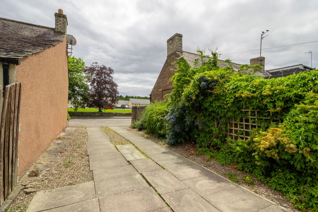 Mutual Driveway to Rear Parking
