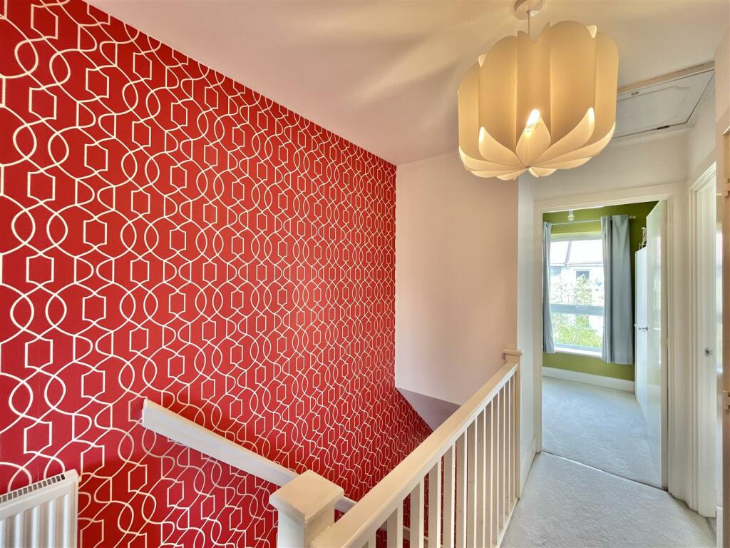 FIRST FLOOR LANDING