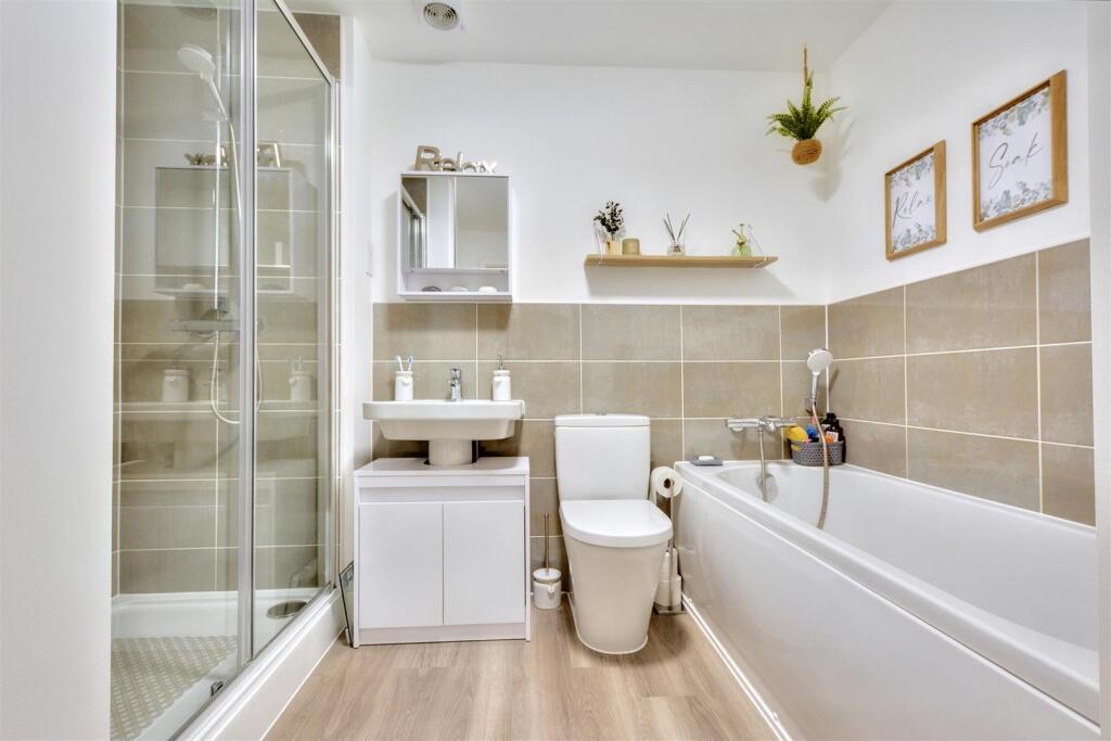 Bathroom_1.jpeg