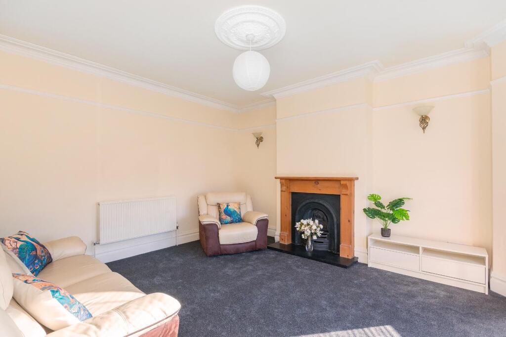 2S7J0LBR - Living Room C.jpg